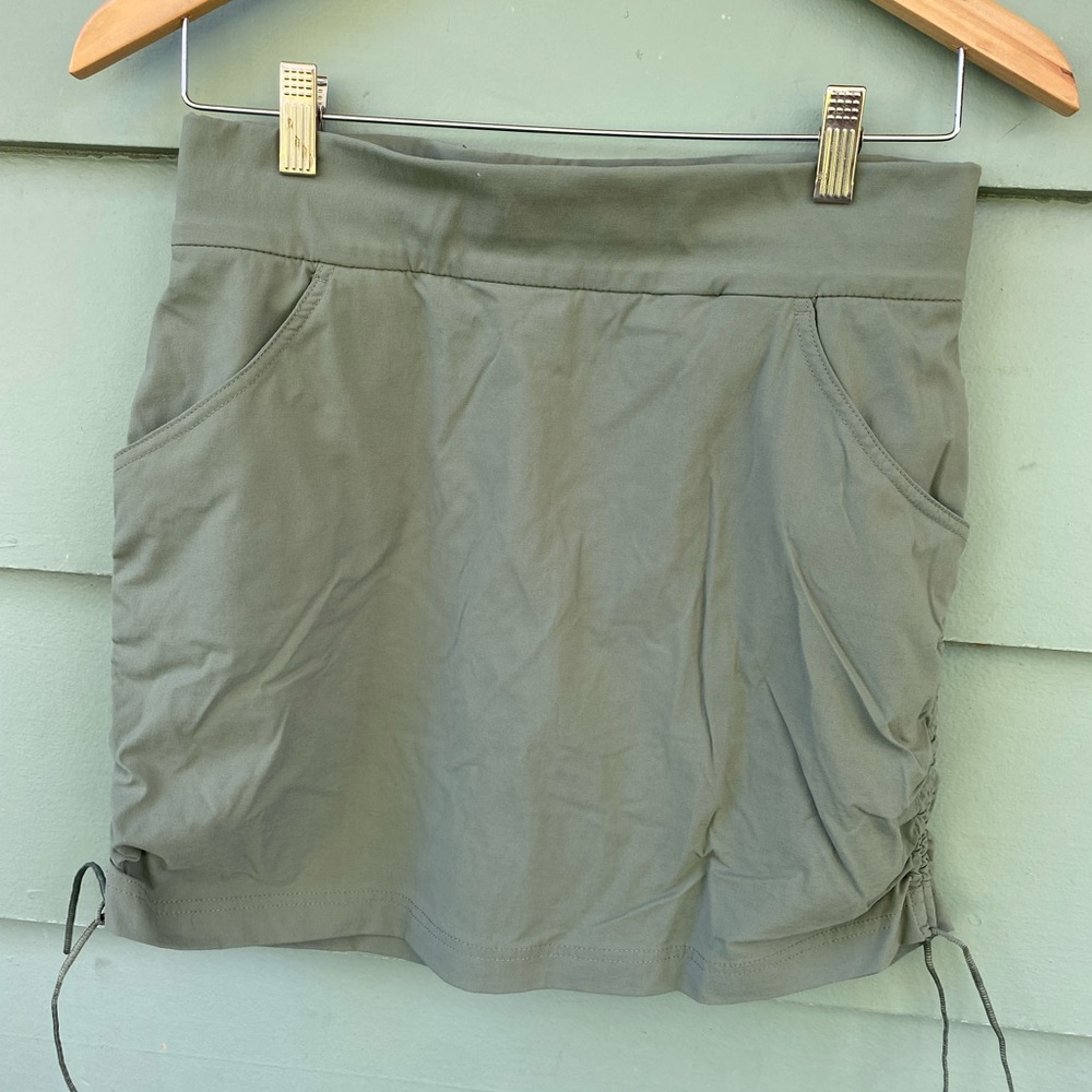 Columbia Olive Green Pull-On Skort with Elastic Waistband